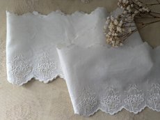 画像1: フランスヴィンテージ　幅広刺繍スカラップレース 花籠 93cm (1)