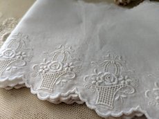画像3: フランスヴィンテージ　幅広刺繍スカラップレース 花籠 93cm (3)
