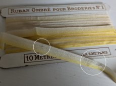 画像7: フランスアンティーク　台紙巻きシルクリボン イエローグラデ 785cm (7)