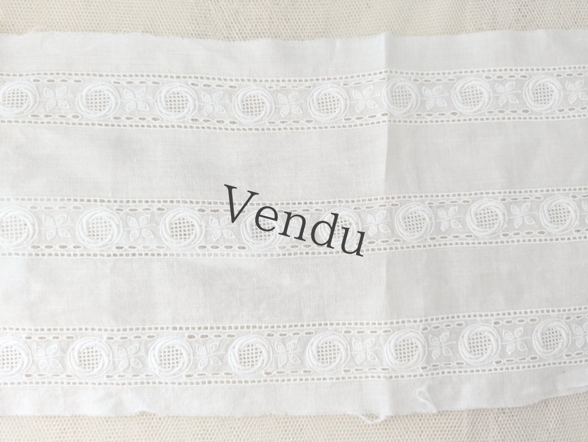 画像2: フランスヴィンテージ　幅広 刺繍レース 3連お花 72cm (2)