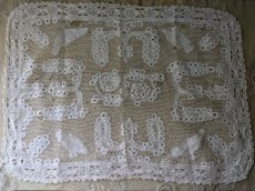 画像1: フランスヴィンテージ　バテンレースのマット 鳥 30×41cm (1)