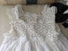 画像3: フランスヴィンテージ　べべのカットワーク刺繍ワンピース (3)