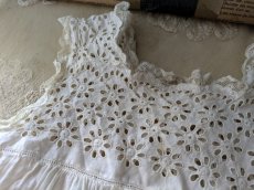画像5: フランスヴィンテージ　べべのカットワーク刺繍ワンピース (5)