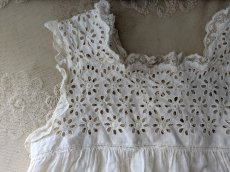 画像6: フランスヴィンテージ　べべのカットワーク刺繍ワンピース (6)