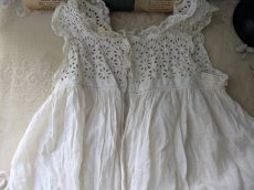 画像8: フランスヴィンテージ　べべのカットワーク刺繍ワンピース (8)