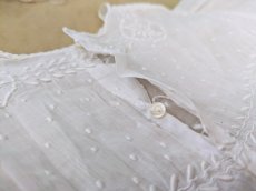 画像8: フランスヴィンテージ　小さな白糸刺繍ワンピース (8)