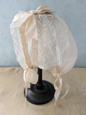 画像7: フランス 1900-1910年 白糸刺繍とシルクリボンのボネ (7)