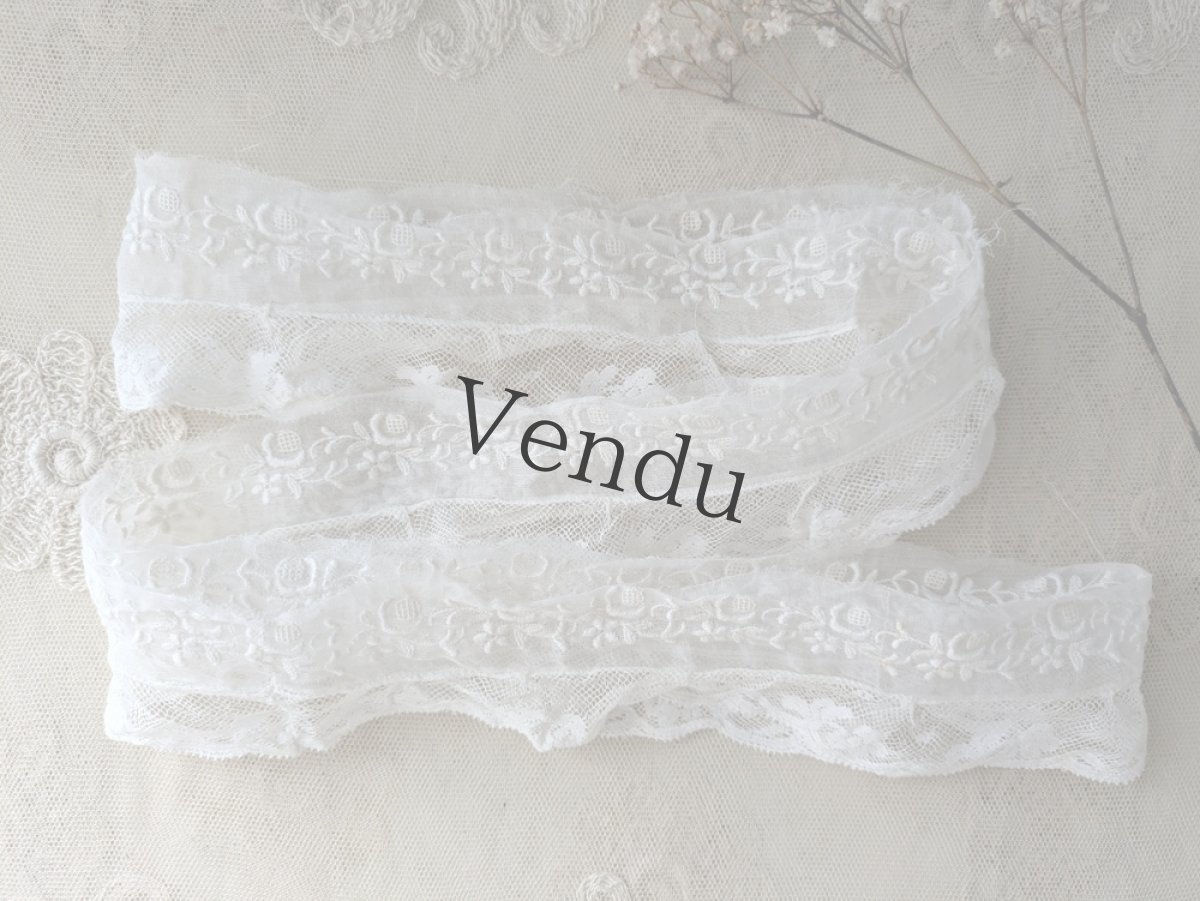 画像1: フランスアンティーク　円形スカラップレース  71cm〜 (1)