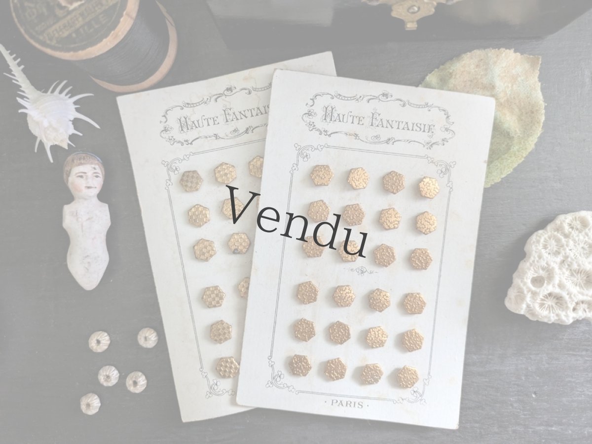 画像7: フランス 1900年前後 ゴールドメタル極小ボタンシート 六角形格子柄 8mm (7)