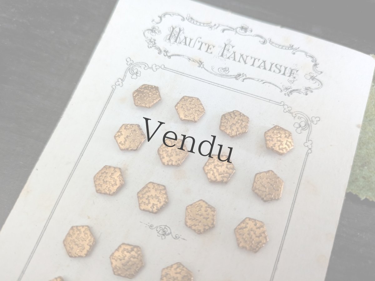 画像3: フランス 1900年前後 ゴールドメタル極小ボタンシート 六角形いばら 8mm (3)