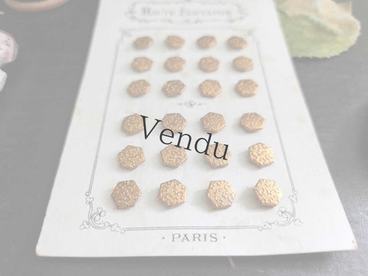 画像4: フランス 1900年前後 ゴールドメタル極小ボタンシート 六角形いばら 8mm (4)