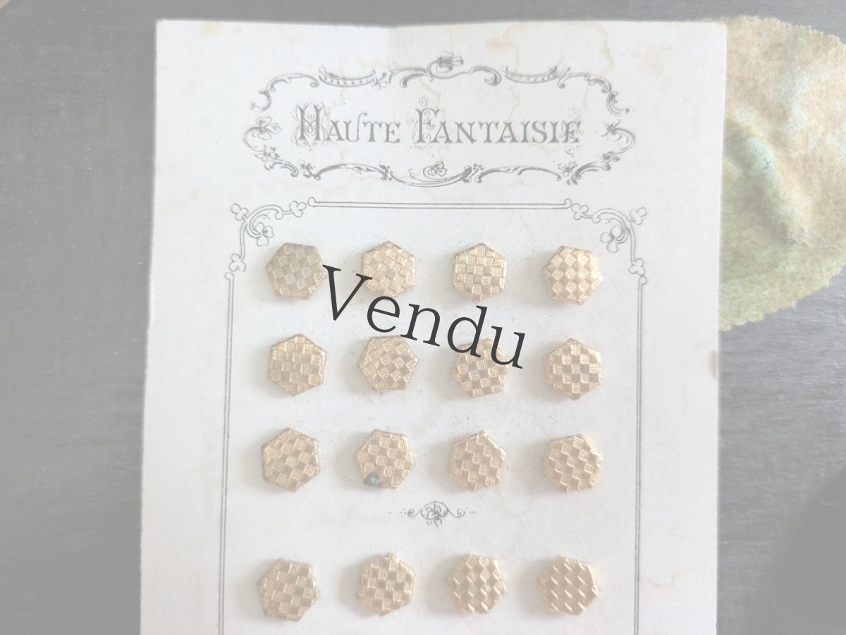 画像2: フランス 1900年前後 ゴールドメタル極小ボタンシート 六角形格子柄 8mm (2)