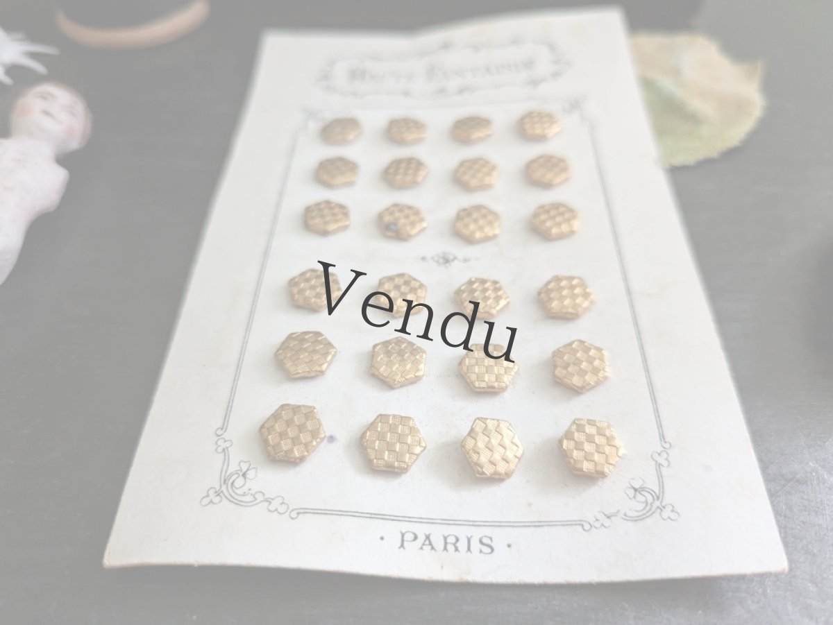 画像4: フランス 1900年前後 ゴールドメタル極小ボタンシート 六角形格子柄 8mm (4)