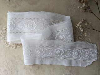 フランスビンテージ裾レースワイドカーテン※カットワークスカラップ刺繍※クリーム色 フランスビンテージ裾レースワイドカーテン※カットワーク