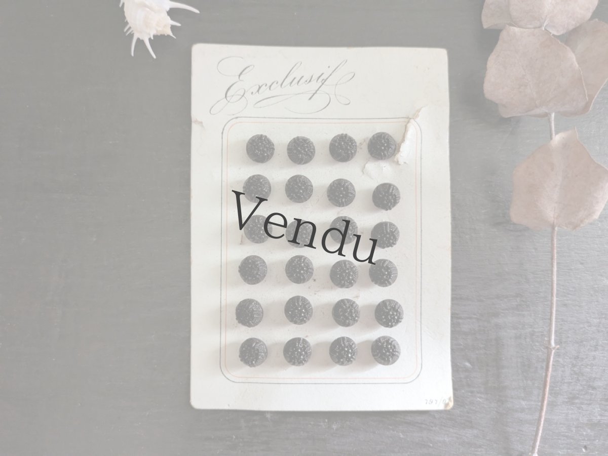 画像1: フランス 1900年前後 フレンチジェットボタンシート 0.9mm (1)