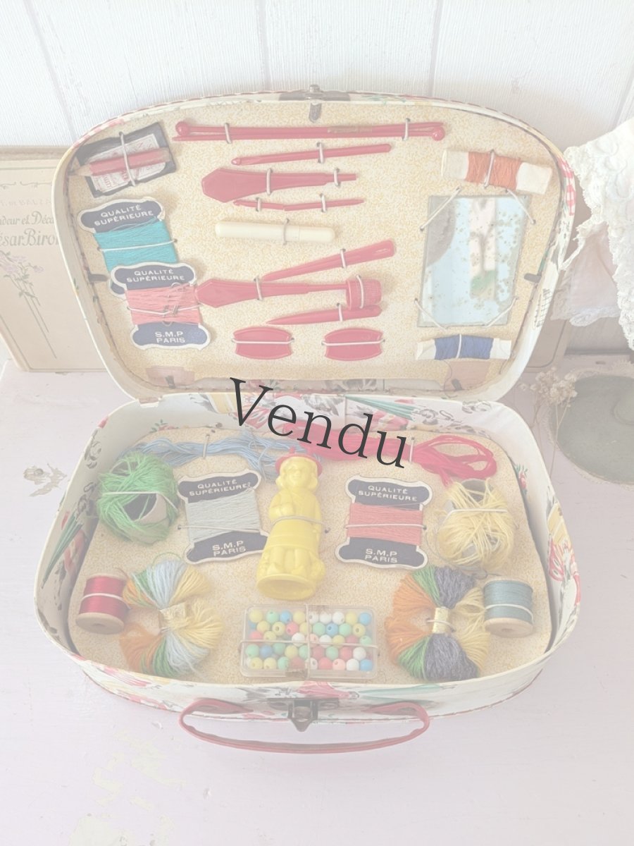 画像2: フランス 1960年代 猫ちゃんのお裁縫ケース／メルスリーセット (2)