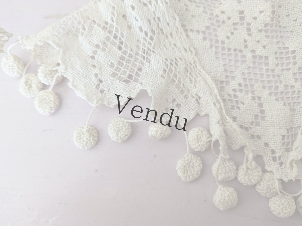 画像3: フランスヴィンテージ ポンポンつきレースの小さなつけ襟 (3)