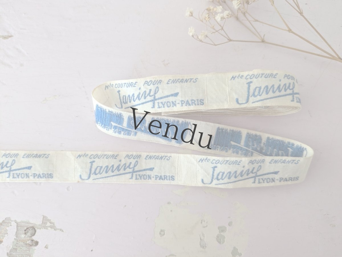 画像1: フランスヴィンテージ　タグ 水色刺繍 10タグ〜 (1)