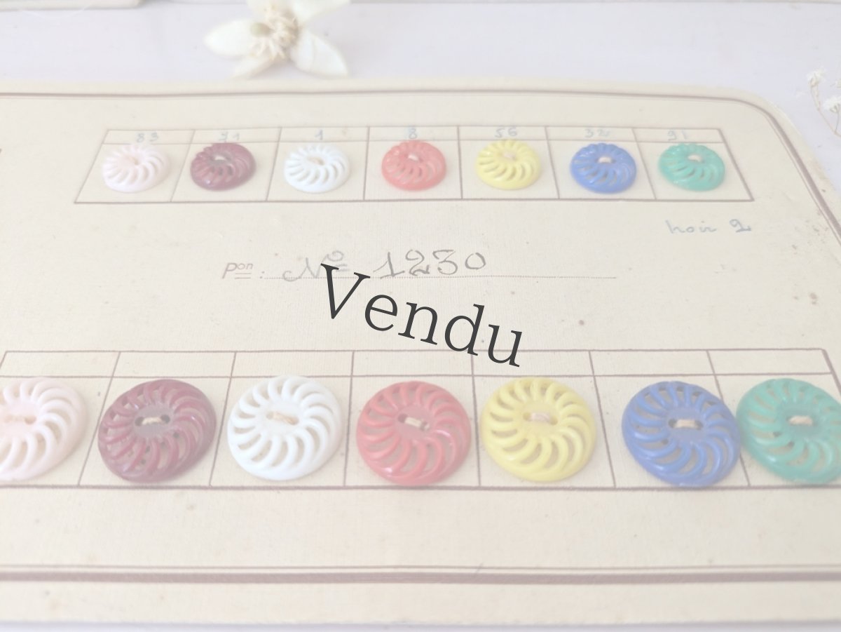 画像5: フランス 1940-50年代 カラフルなボタンサンプルシート 14mm+18mm+22mm (5)