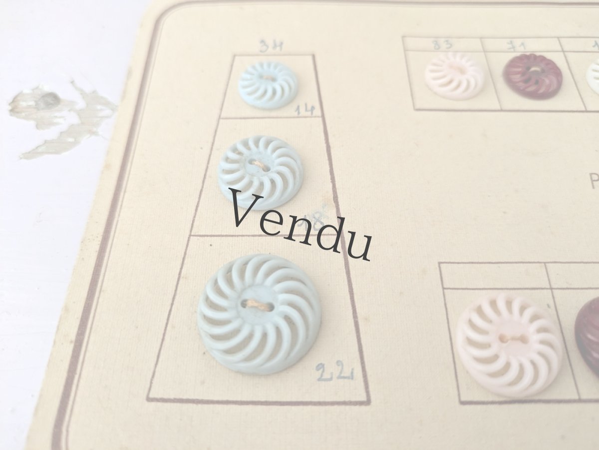 画像4: フランス 1940-50年代 カラフルなボタンサンプルシート 14mm+18mm+22mm (4)