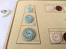 画像4: フランス 1940-50年代 カラフルなボタンサンプルシート 14mm+18mm+22mm (4)
