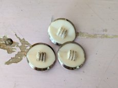 画像1: フランス 1930-40年代 ガラスボタン 白×シルバー 3個セット 22mm (1)