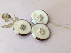 画像2: フランス 1930-40年代 ガラスボタン 白×シルバー 3個セット 22mm (2)