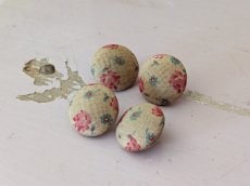 画像2: フランス 1930-50年代 くるみボタン 小花柄 4個セット 17mm (2)