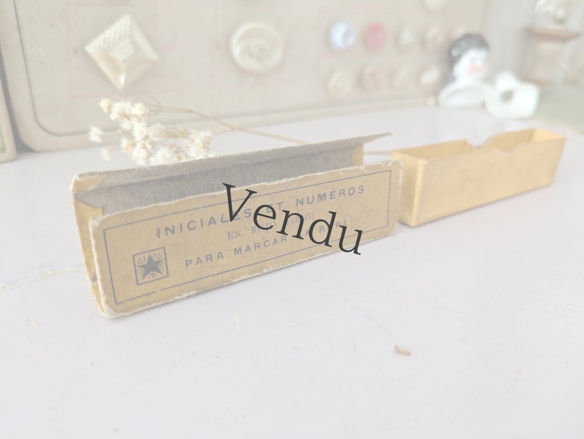 画像4: フランスアンティーク イニシャルテープ《MM》箱入り (4)