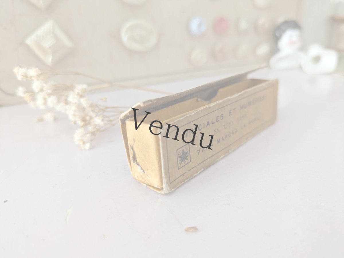 画像5: フランスアンティーク イニシャルテープ《MM》箱入り (5)