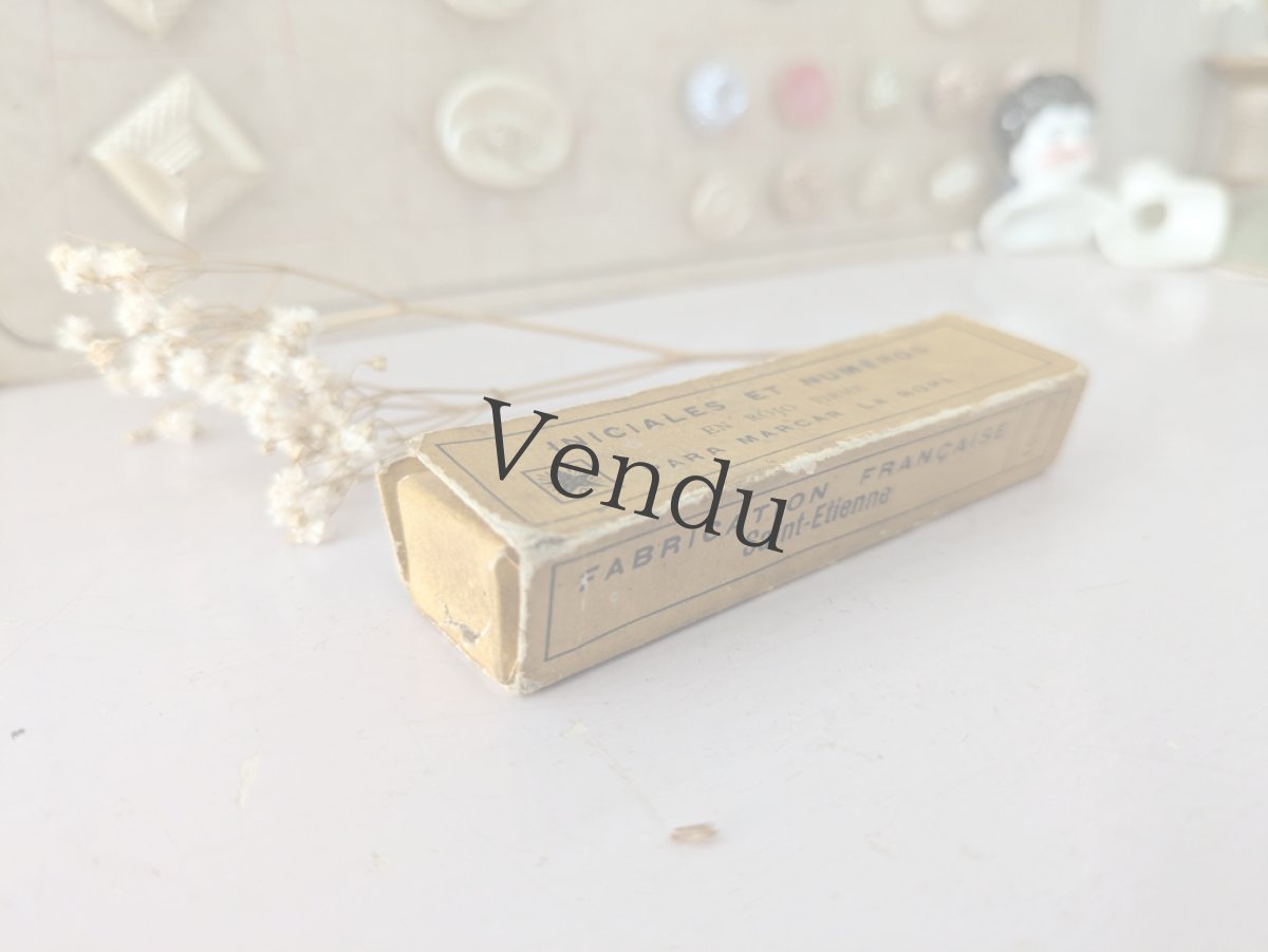 画像6: フランスアンティーク イニシャルテープ《MM》箱入り (6)