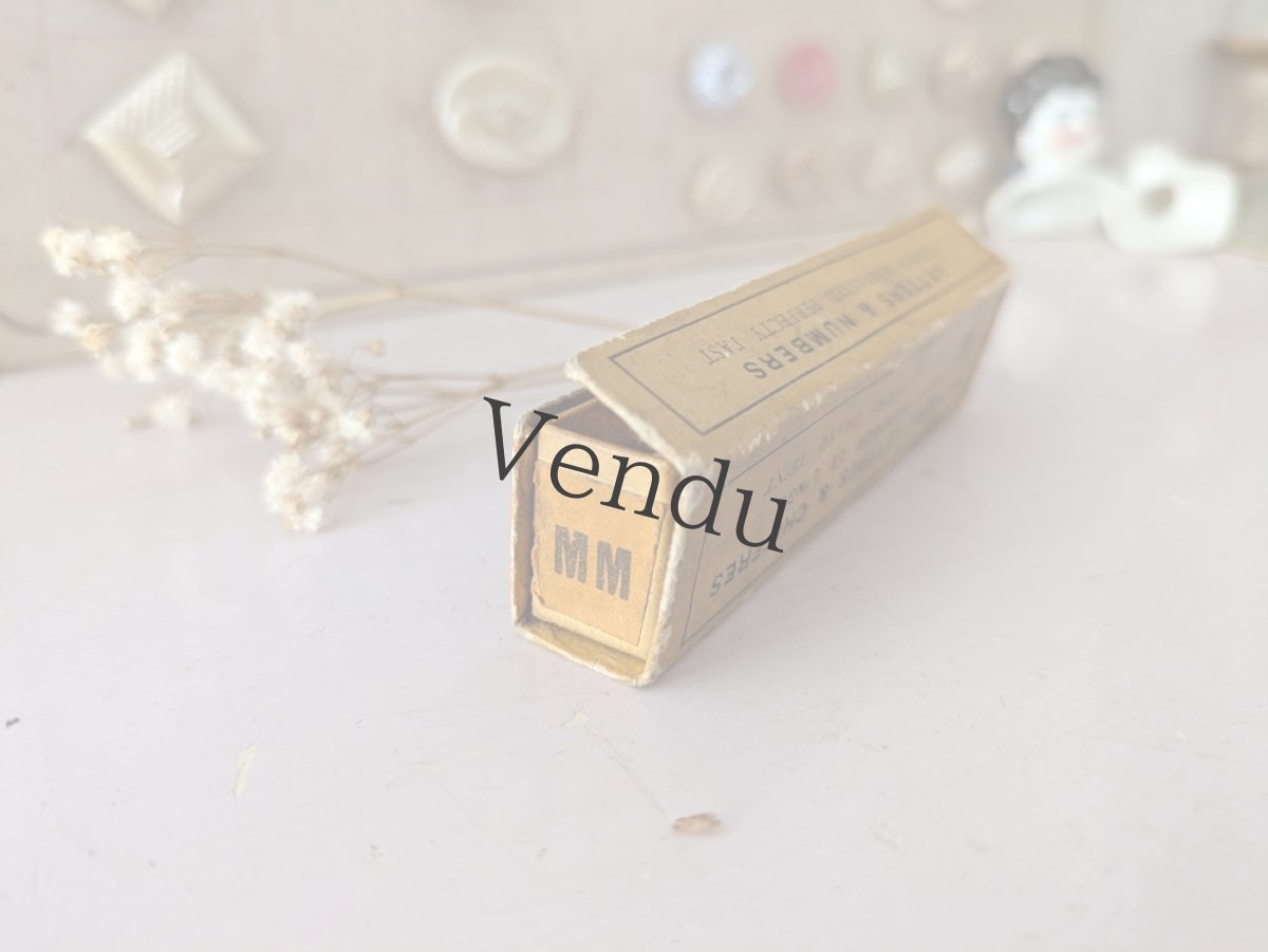 画像7: フランスアンティーク イニシャルテープ《MM》箱入り (7)