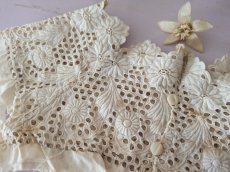 画像3: フランス 1900年前後 白糸刺繍の小さなつけ襟 (3)