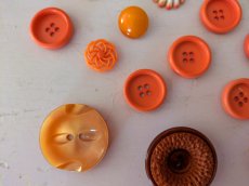 画像3: フランス蚤の市 ボタンアソート オレンジ 13-34mm (3)