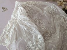画像2: フランス 19世紀末 白糸刺繍のボネ (2)