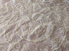 画像2: フランスアンティーク　ノルマンディレースのドイリー 45×42cm (2)