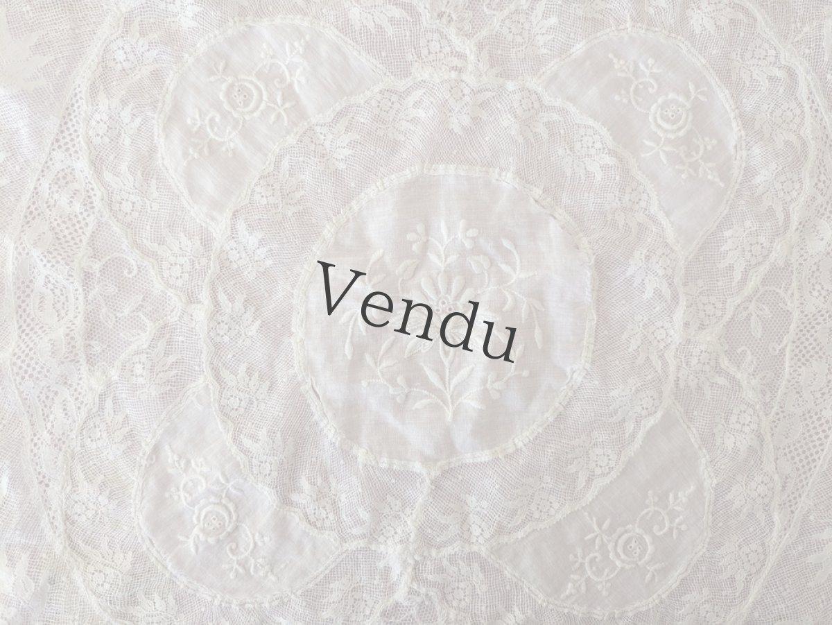 画像1: フランスアンティーク　ノルマンディレースのドイリー 45×42cm (1)