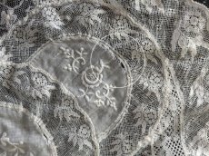 画像8: フランスアンティーク　ノルマンディレースのドイリー 45×42cm (8)