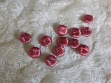 画像4: フランスアンティーク シルクくるみボタン ピンク13mm (4)