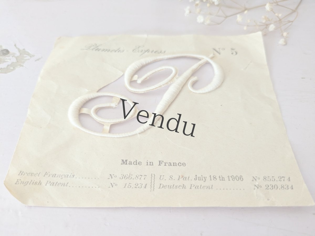 画像3: フランスアンティーク　Plumetis-Express 刺繍イニシャルシート "P" No.5 (3)