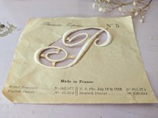 画像3: フランスアンティーク　Plumetis-Express 刺繍イニシャルシート "P" No.5 (3)