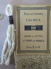 画像2: フランスアンティーク 刺繍メルスリーセット (2)