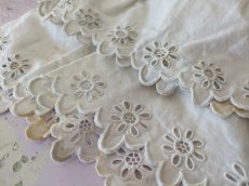 画像3: フランスアンティーク　カットワーク刺繍のはぎれパーツ（キュロットの裾ペア） (3)