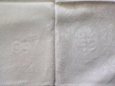 画像6: フランスアンティーク イニシャル手刺繍R ダマスク織リネンクロス (6)