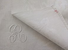 画像8: フランスアンティーク イニシャル手刺繍R ダマスク織リネンクロス (8)