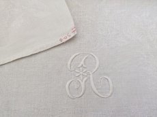 画像10: フランスアンティーク イニシャル手刺繍R ダマスク織リネンクロス (10)