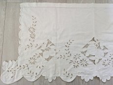 画像2: フランスアンティーク　カットワーク刺繍のクロス 112×49cm (2)