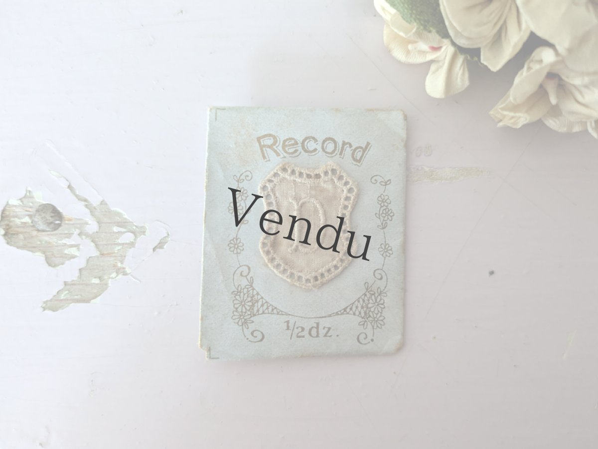 画像1: フランスアンティーク　メダイヨン イニシャル刺繍「D」4枚セット (1)