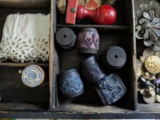 画像11: フランスアンティーク 刺繍木製スタンプ 3個セットA 24-27mm (11)