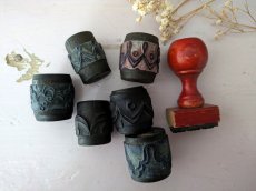 画像10: フランスアンティーク 刺繍木製スタンプ 3個セットA 24-27mm (10)